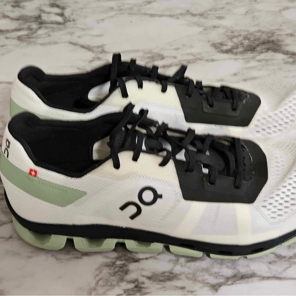 On Cloud Men’s Running Shoes